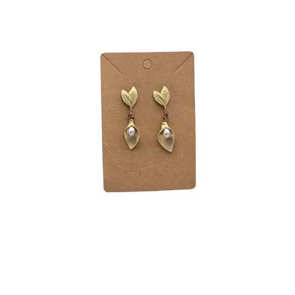 Calla Lily Faux Pearl Drop Gold Earrings Vintage Style Floral Dangle - Picture 2 of 6